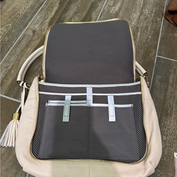 G.I.L.I. Cream Shoulder Bag with Flap Closure and Tassel - Picture 6 of 12